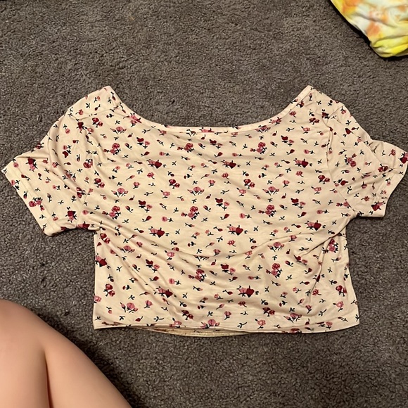 ROMWE Small short sleeve crop top flower design - Picture 2 of 3